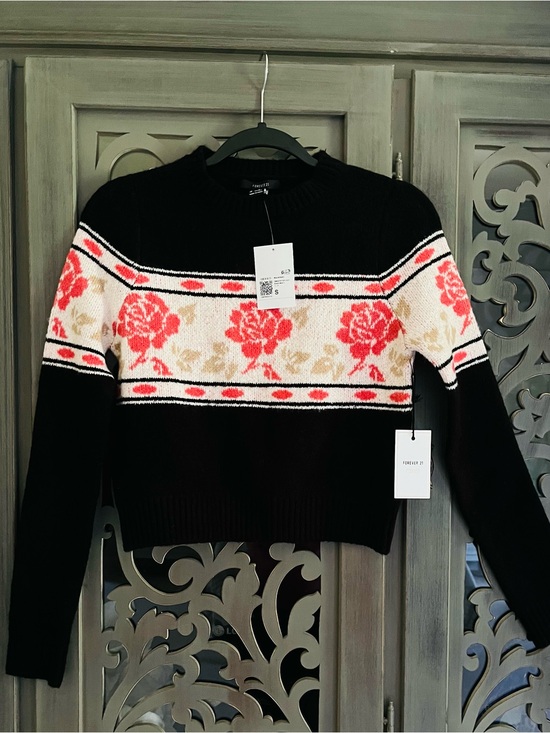 Forever 21 Sweaters - NWT Forever 21 black floral crewneck sweater S